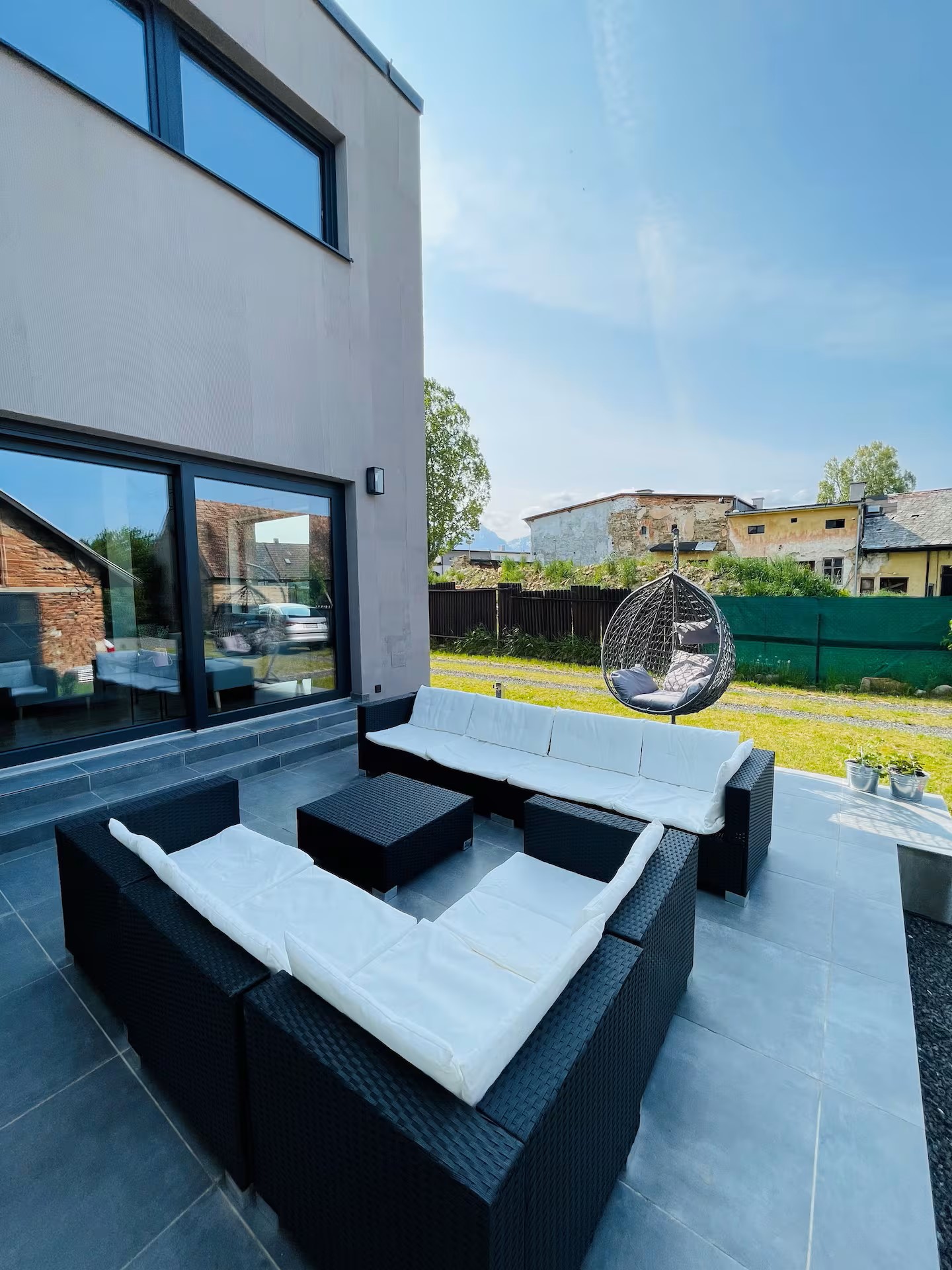 12_d350490d-4635-42c1-933f-4e4d6a25e21f