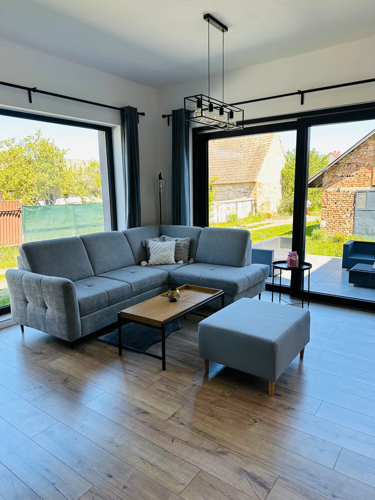 1_14b21e86-af93-4b3b-a1b7-1f1ce59bf7f1