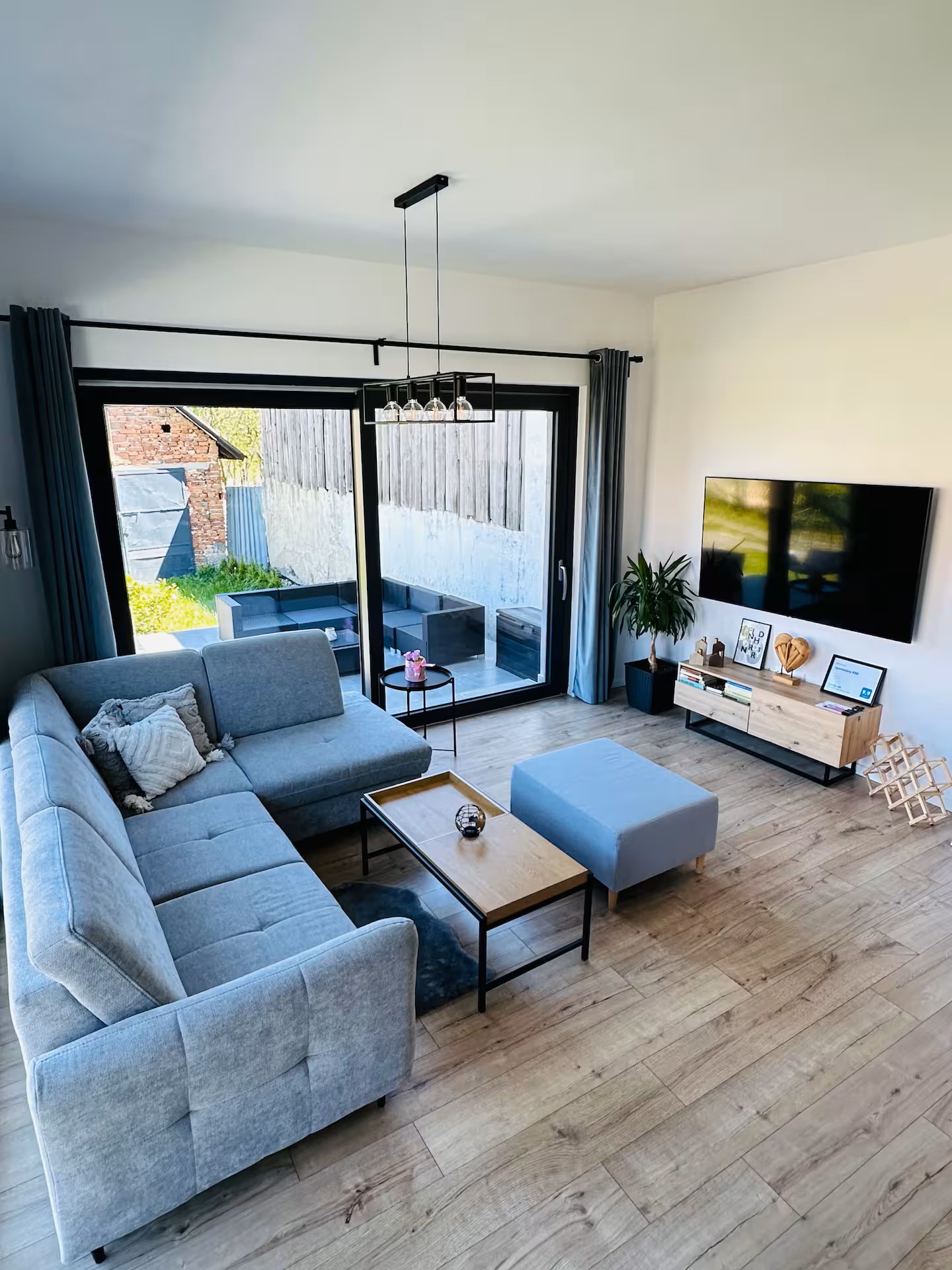 2_204ef982-518c-4448-9335-68daec39798b